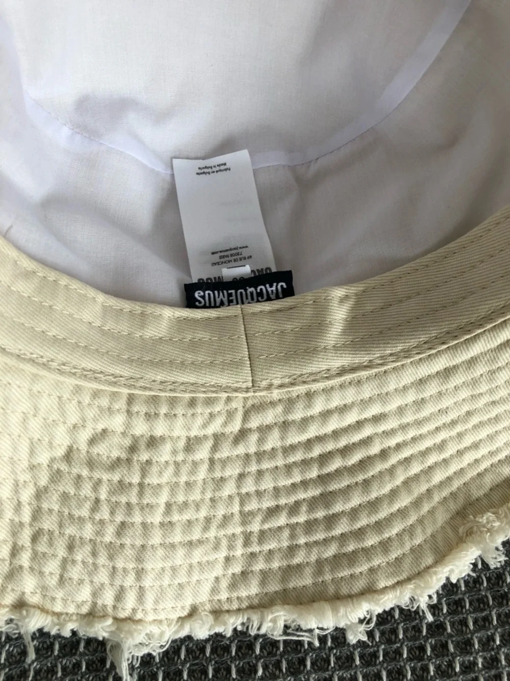 Jacquemus Cream Frayed-Edge Bucket Hat - Picture 10 of 10